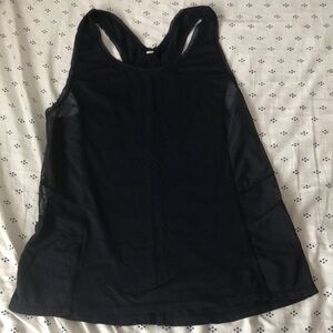 Lululemon womens tank - size 6 or 8 (I can’t remember)